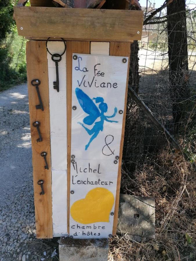 Robion en Luberon La Fee Viviane Et Michel L'Enchanteur المظهر الخارجي الصورة