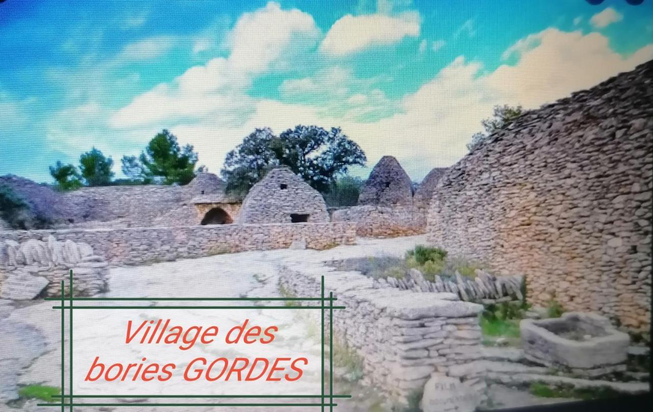 Robion en Luberon La Fee Viviane Et Michel L'Enchanteur المظهر الخارجي الصورة
